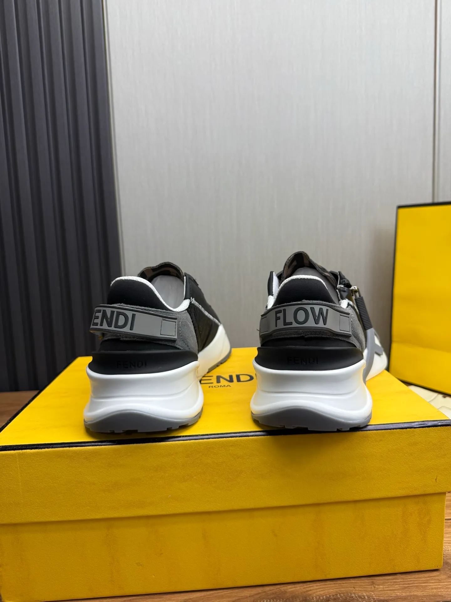 Men's shoes 💰540💰 Fendi [Fendi] hot style is on the market 🔥Fashionable casual men's shoes 🔱 Made of original brand fly knit fabric. Original cowhide + breathable mesh lining + sheepskin feet, perfect shape, top quality, you deserve it 🔜Original rubber outsole, ultra-light, non-slip and wear-resistant 👣 Standard size 38-44